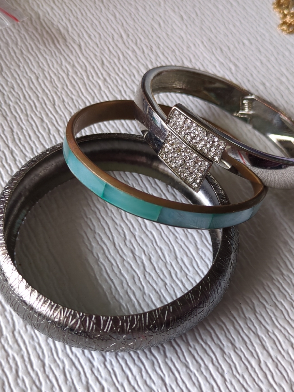 🎂Y12 Lot of More than 15 Bracelets and Bangles - Various Metals and Acrylic - Picture 7 of 14